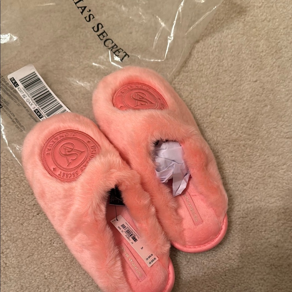 Victoria's Secret Soft Pink Slippers